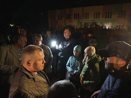 Мигрантов вывезли из общежития в Бужанинове после народного схода